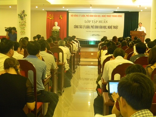 Gần 300 học viên tham gia tập huấn lý luận, phê bình văn học, nghệ thuật